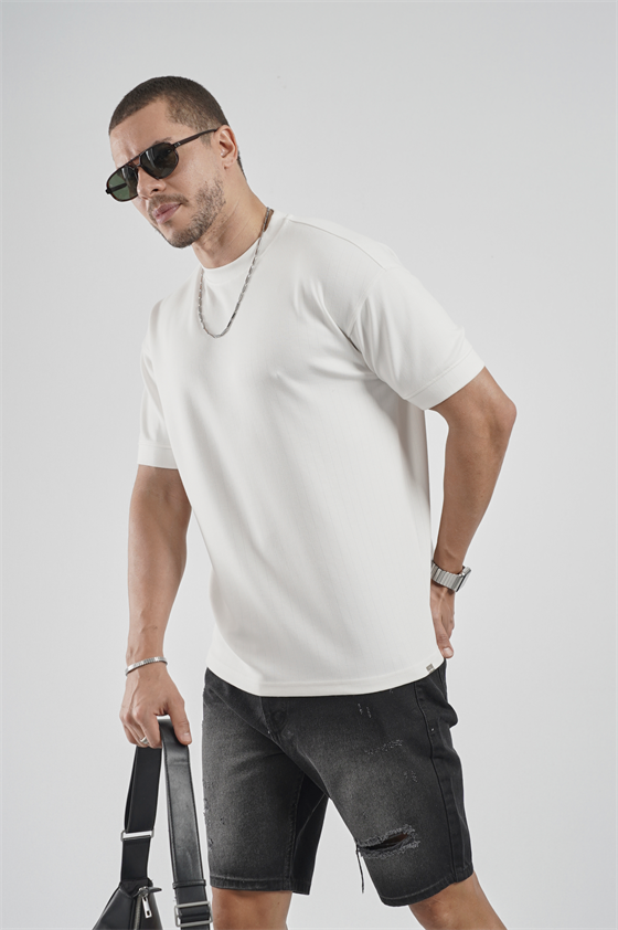 Image of Tricou bărbătesc cu guler rotund și dungi, croială regulată