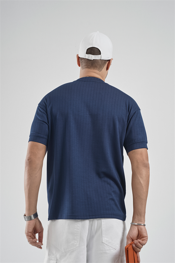 Image of Tricou bărbătesc cu guler rotund și dungi, croială regulată