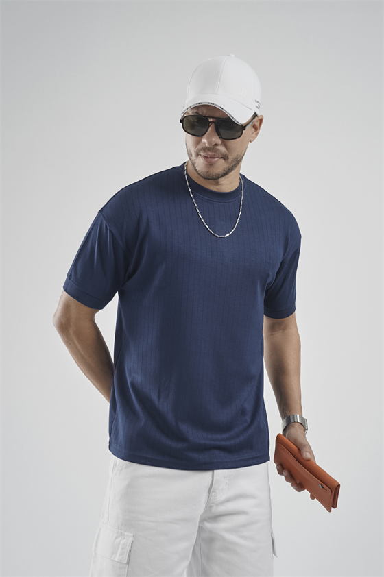 Image of Tricou bărbătesc cu guler rotund și dungi, croială regulată