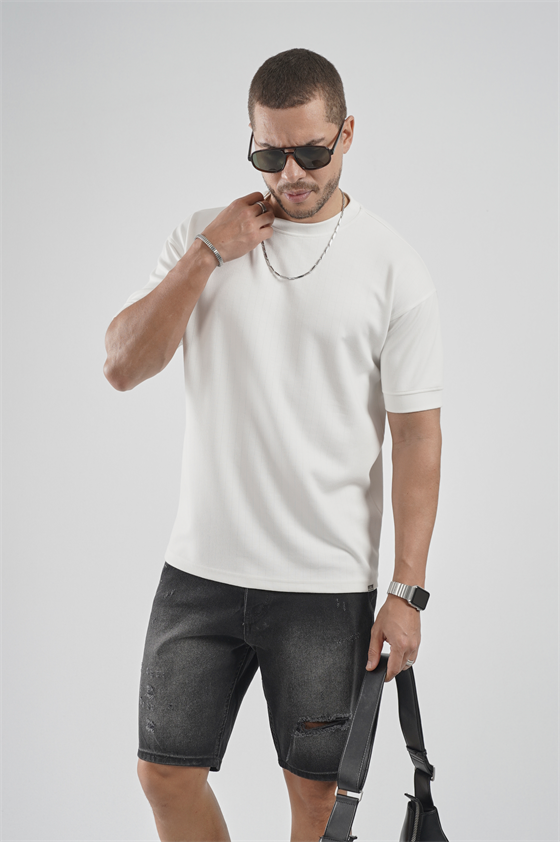 Image of Tricou bărbătesc cu guler rotund și dungi, croială regulată