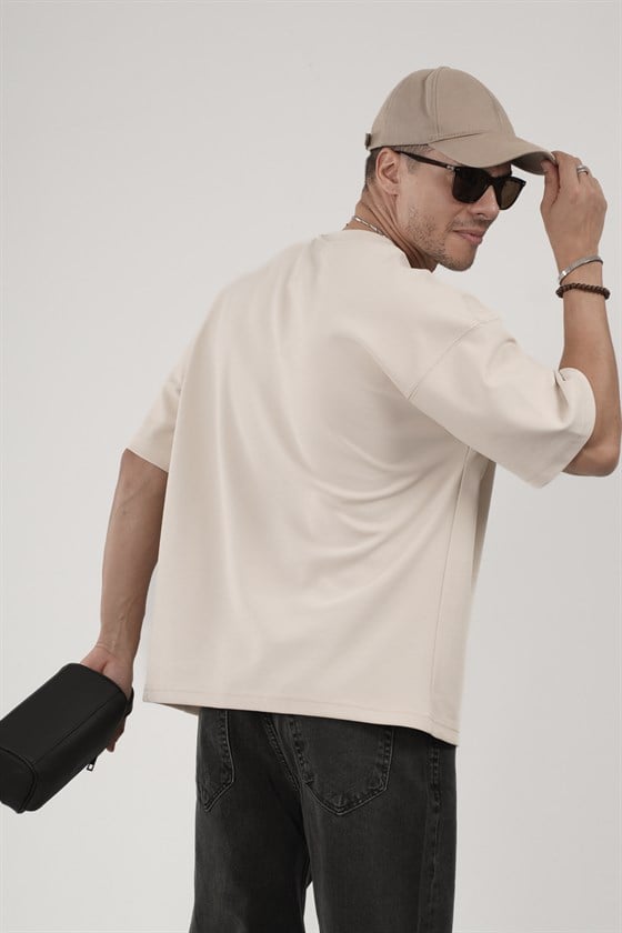 Image of Tricou bărbătesc supradimensionat cu guler rotund și logo cu strasuri