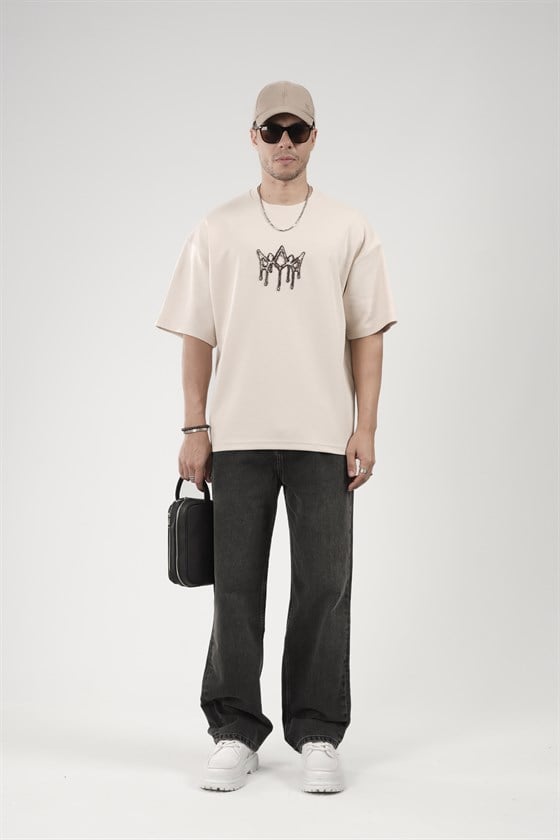 Image of Tricou bărbătesc supradimensionat cu guler rotund și logo cu strasuri