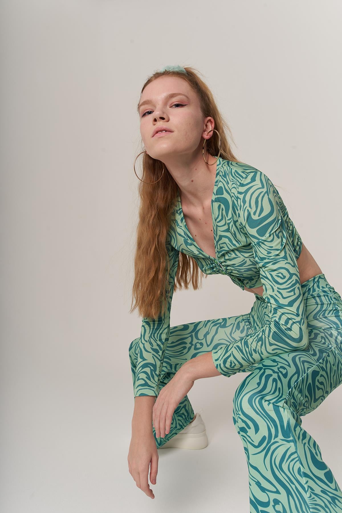 Image of Crop Model Esnek uzun Kol Volera Bluz Yeşil