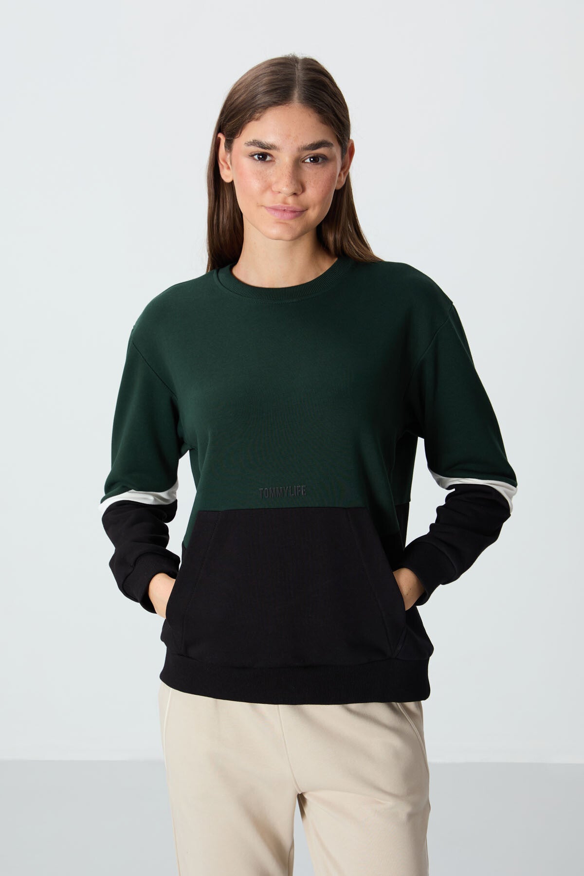 Image of Çam Yeşili Kompakt Pamuklu Kalın Pürüzsüz Dokulu O Yaka Oversize Fit Kadın Sweatshirt - 97289
