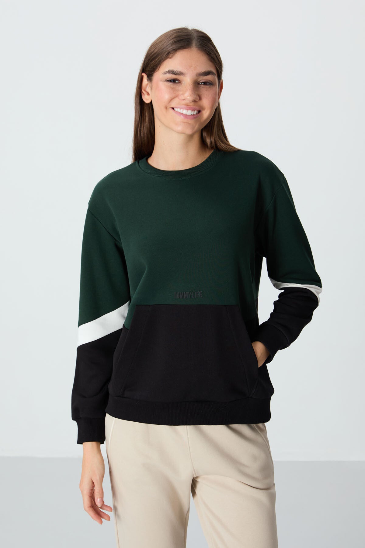 Image of Çam Yeşili Kompakt Pamuklu Kalın Pürüzsüz Dokulu O Yaka Oversize Fit Kadın Sweatshirt - 97289