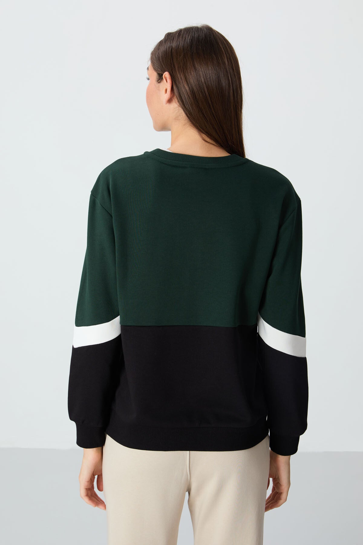 Image of Çam Yeşili Kompakt Pamuklu Kalın Pürüzsüz Dokulu O Yaka Oversize Fit Kadın Sweatshirt - 97289