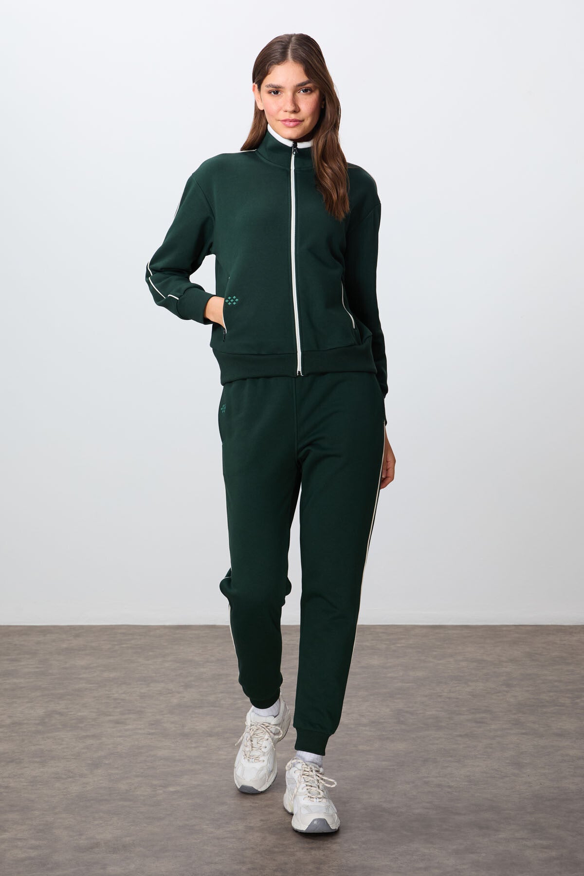 Image of Trening de damă, verde pin, din bumbac compact, gros, texturat, cu guler înalt, croială supradimensionată - 95340