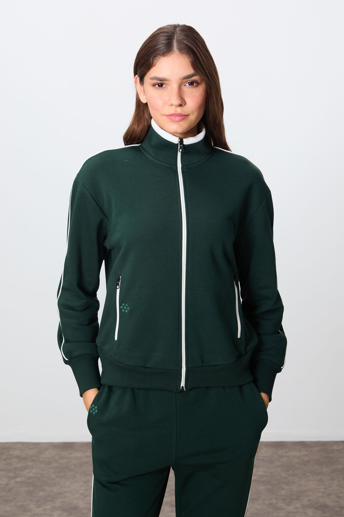 Image of Trening de damă, verde pin, din bumbac compact, gros, texturat, cu guler înalt, croială supradimensionată - 95340