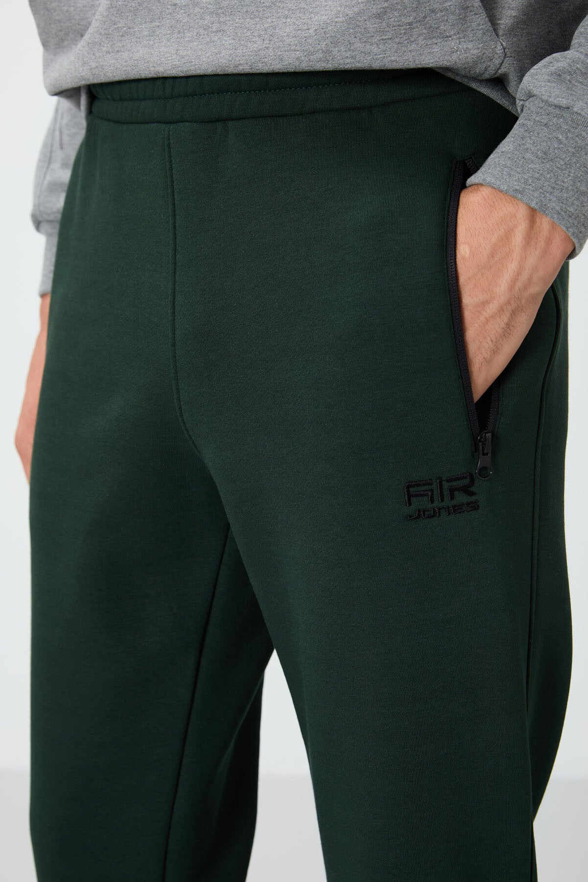 Image of Pantaloni de trening pentru bărbați, din fleece, cu buzunare, Cesar, verde pitic - 84929