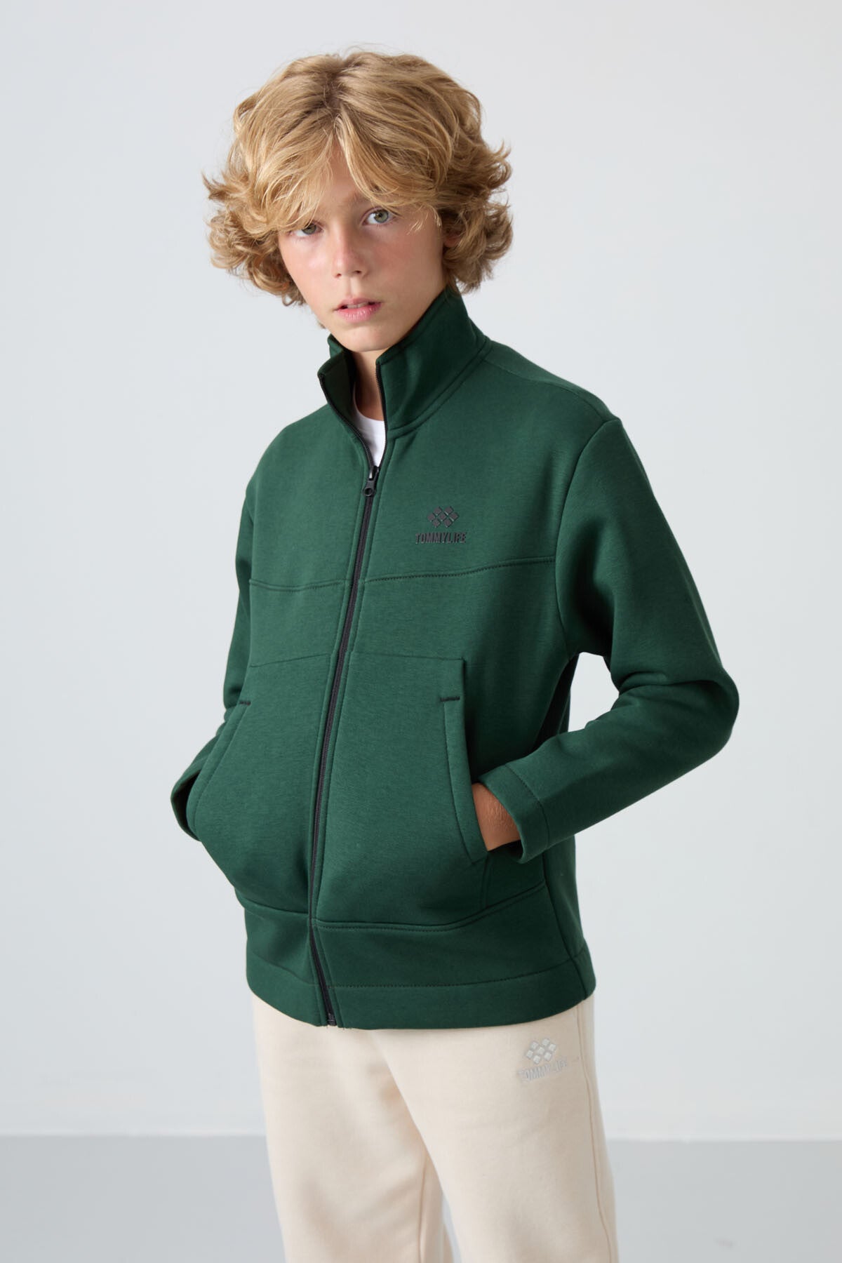 Image of Çam Yeşil Pamuklu Kalın İçi Tüylü Yumuşak Dokulu Standart Fit Nakışlı Erkek Çocuk Sweatshirt - 11245