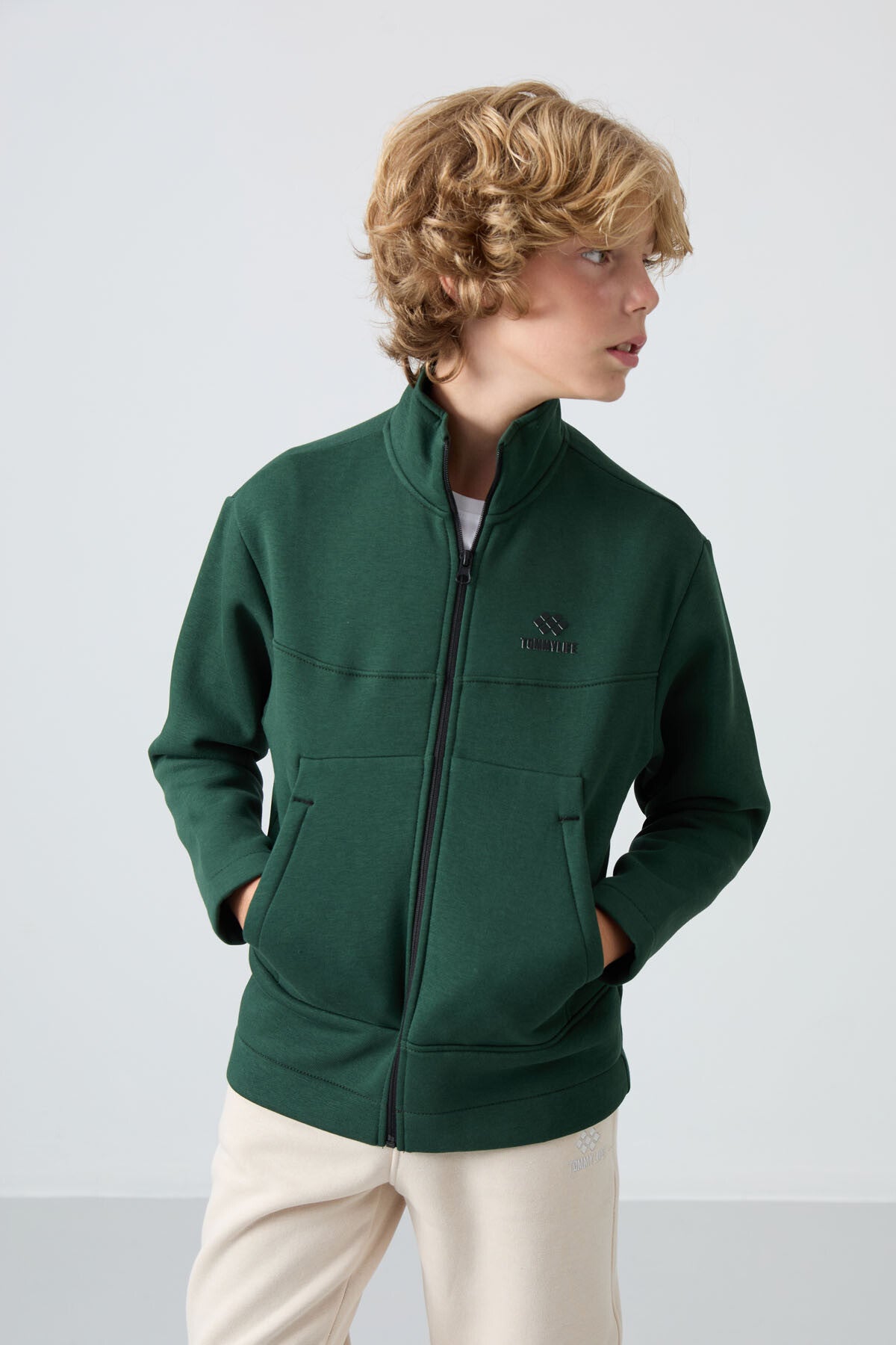 Image of Çam Yeşil Pamuklu Kalın İçi Tüylü Yumuşak Dokulu Standart Fit Nakışlı Erkek Çocuk Sweatshirt - 11245
