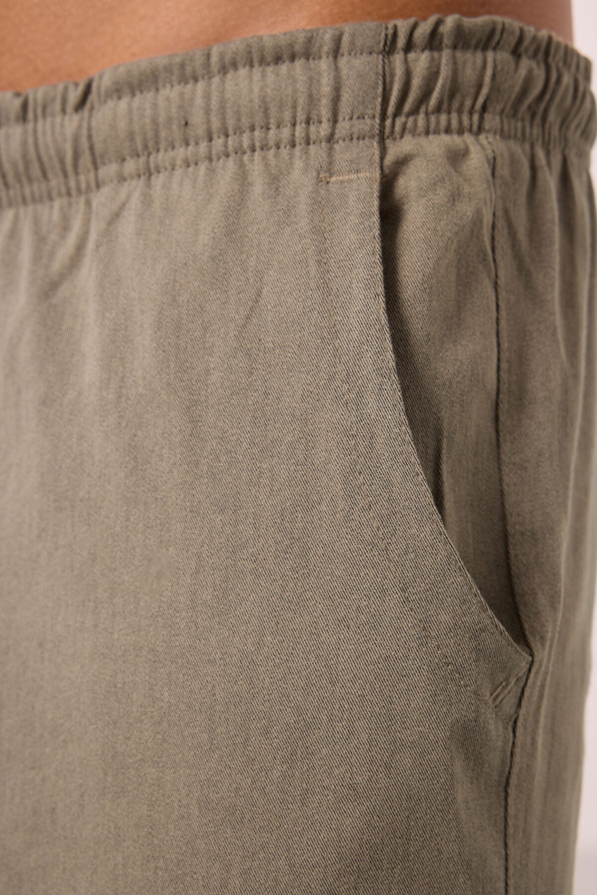 Image of Pantaloni chino elastici ușori, țesuți, de culoare camel, croială standard, pentru bărbați - 82180