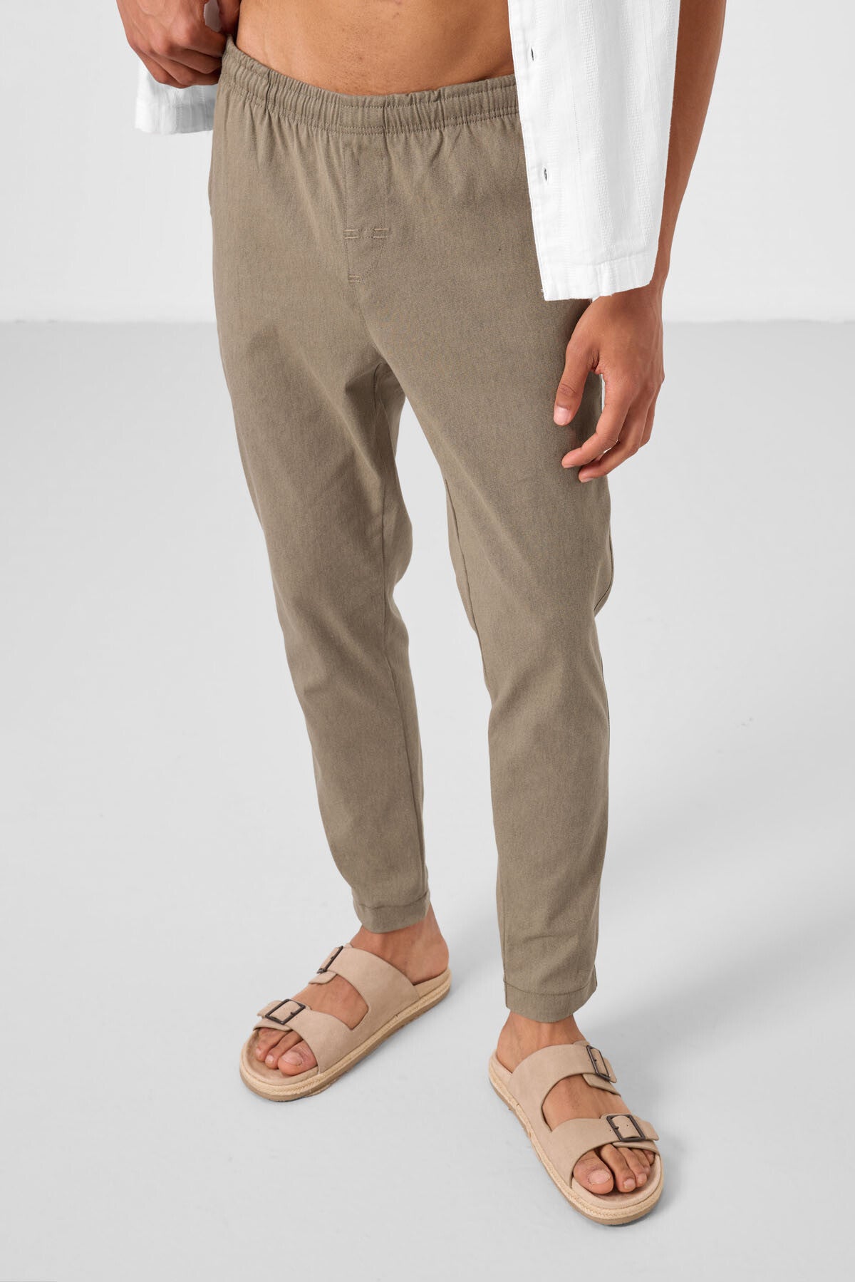 Image of Pantaloni chino elastici ușori, țesuți, de culoare camel, croială standard, pentru bărbați - 82180