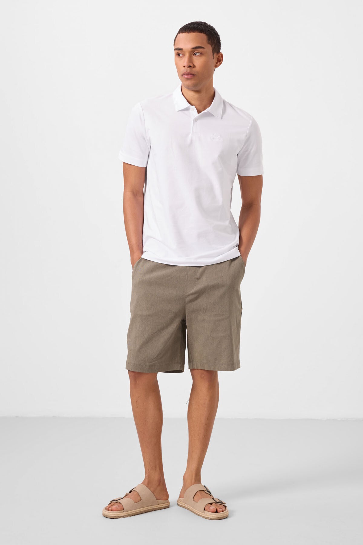 Image of Pantaloni scurți chino elastici ușori, țesuți, cu croială standard, culoare camel, pentru bărbați - 81291