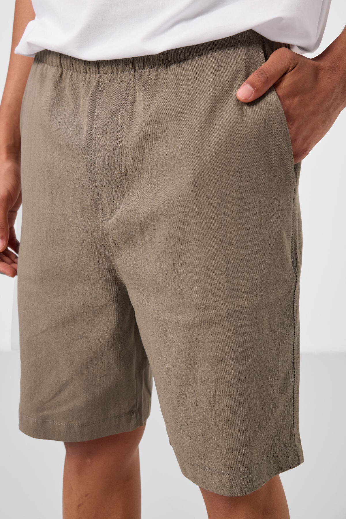 Image of Pantaloni scurți chino elastici ușori, țesuți, cu croială standard, culoare camel, pentru bărbați - 81291