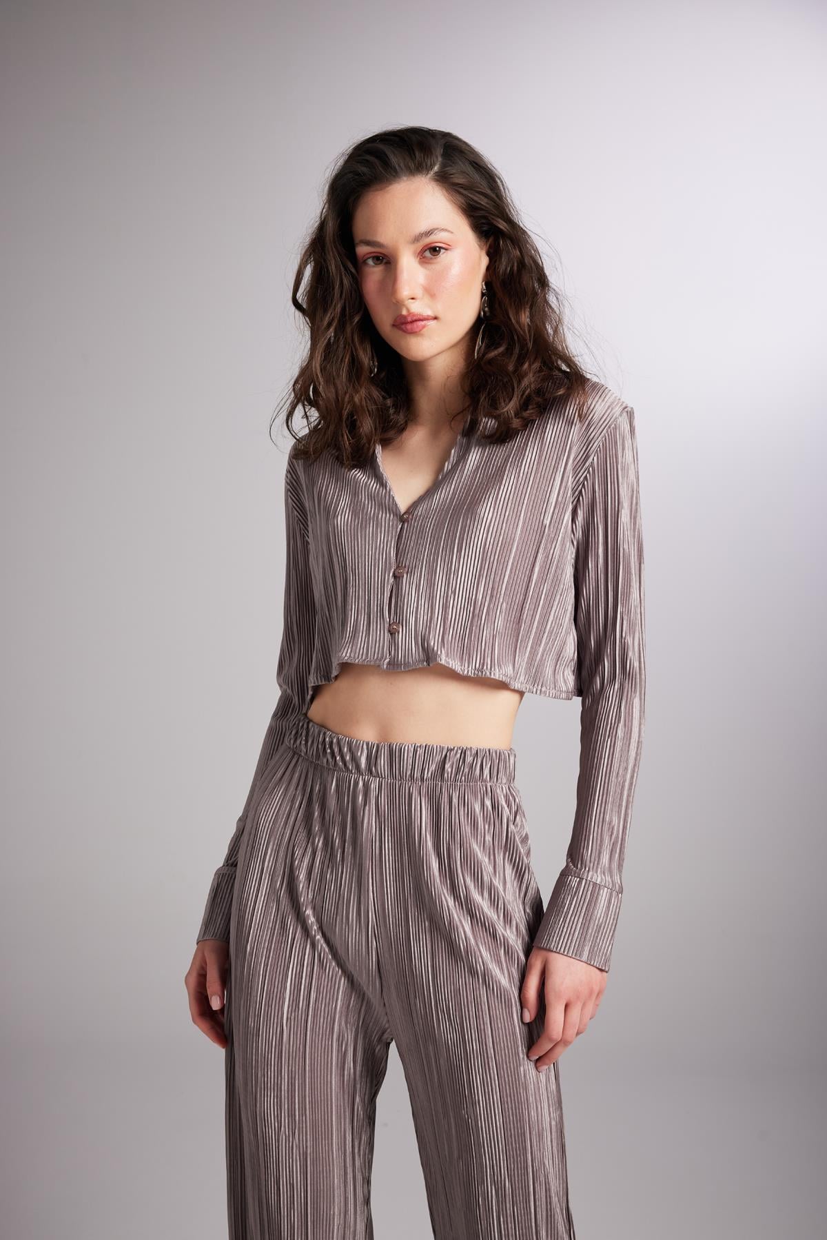 Image of Crop Model Düğme Kapamalı Comfy Crop Gömlek Vizon
