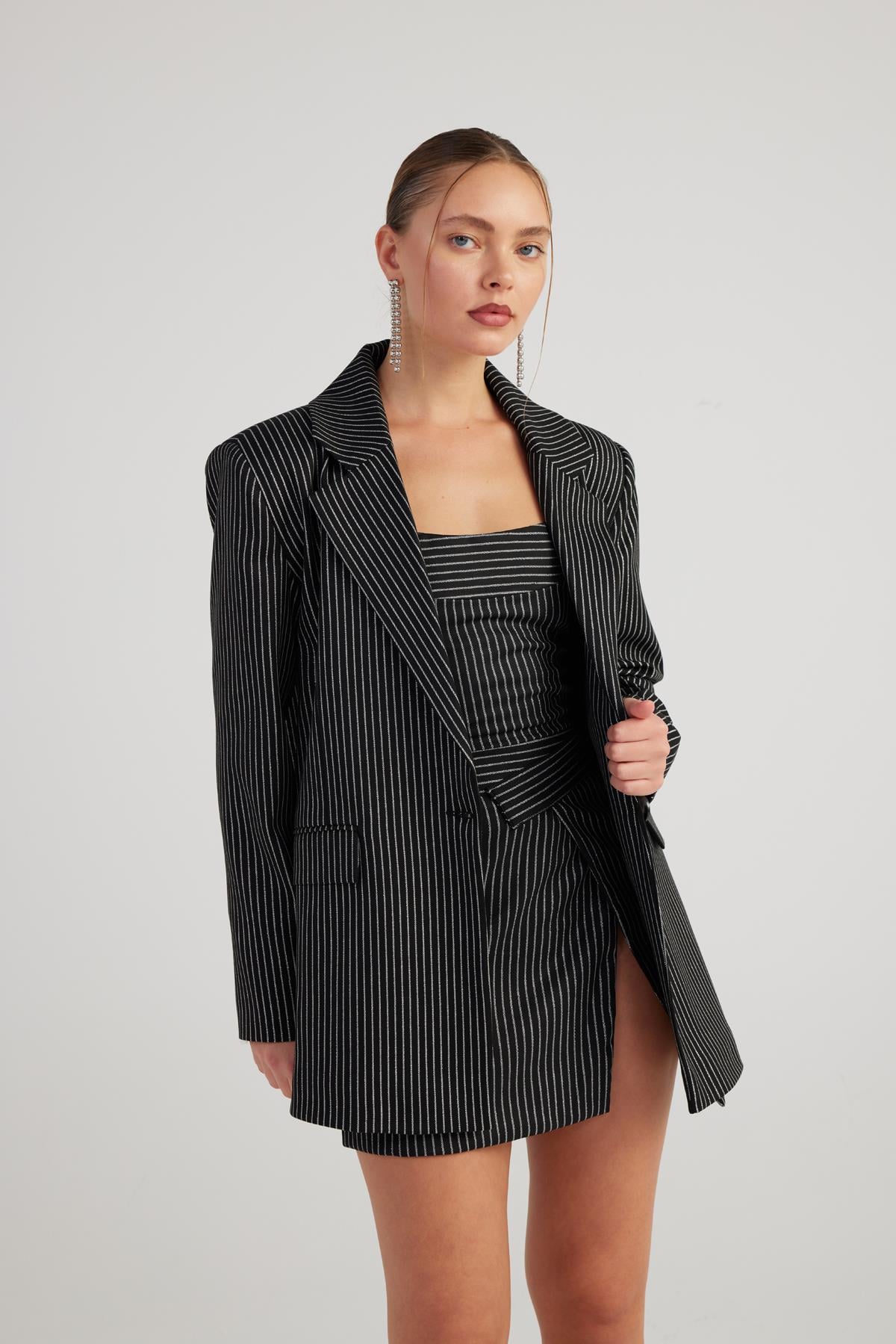 Image of Oversize Kesim Simli Çizgili Eden Blazer Ceket Siyah