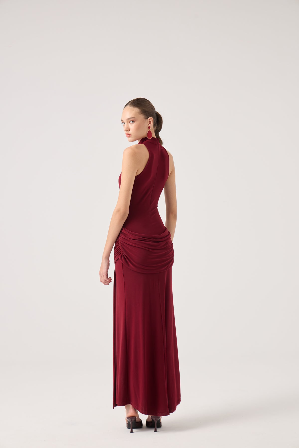 Image of Balıkçı Yaka Yırtmaçlı Uzun Valentina Elbise Bordo