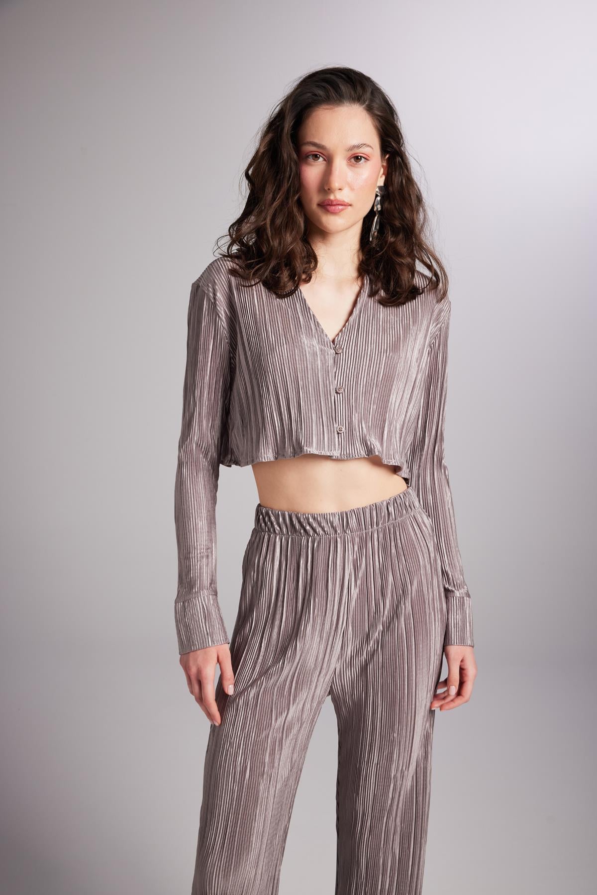 Image of Crop Model Düğme Kapamalı Comfy Crop Gömlek Vizon