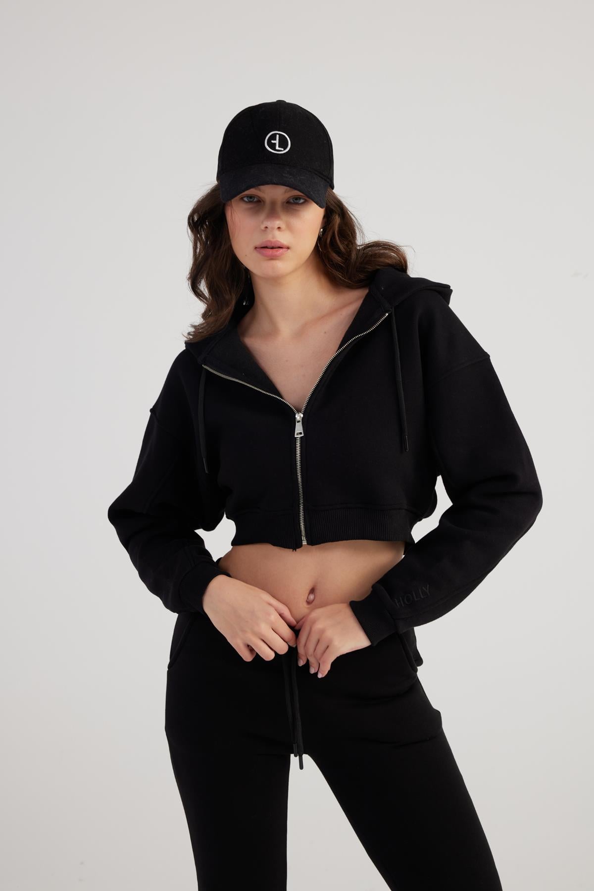 Image of Kadın Siyah Kapüşonlu Uzun Kol Fermuarlı Crop Mixed Sweat