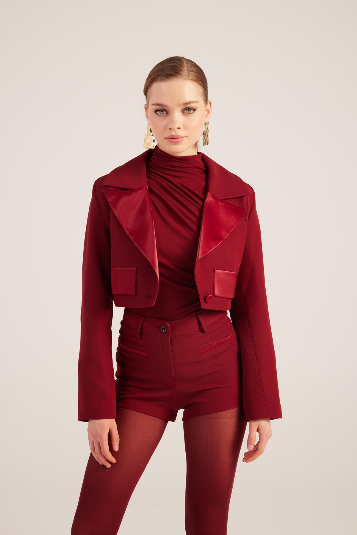 Image of Yakası Saten Detaylı Camila Crop Blazer Ceket Bordo