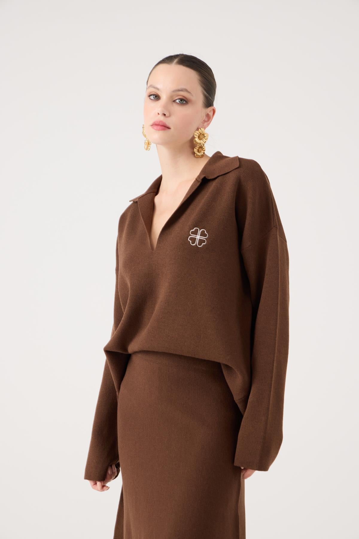 Image of Oversize Kesim Polo Yaka Zoi Triko Kazak Kahve