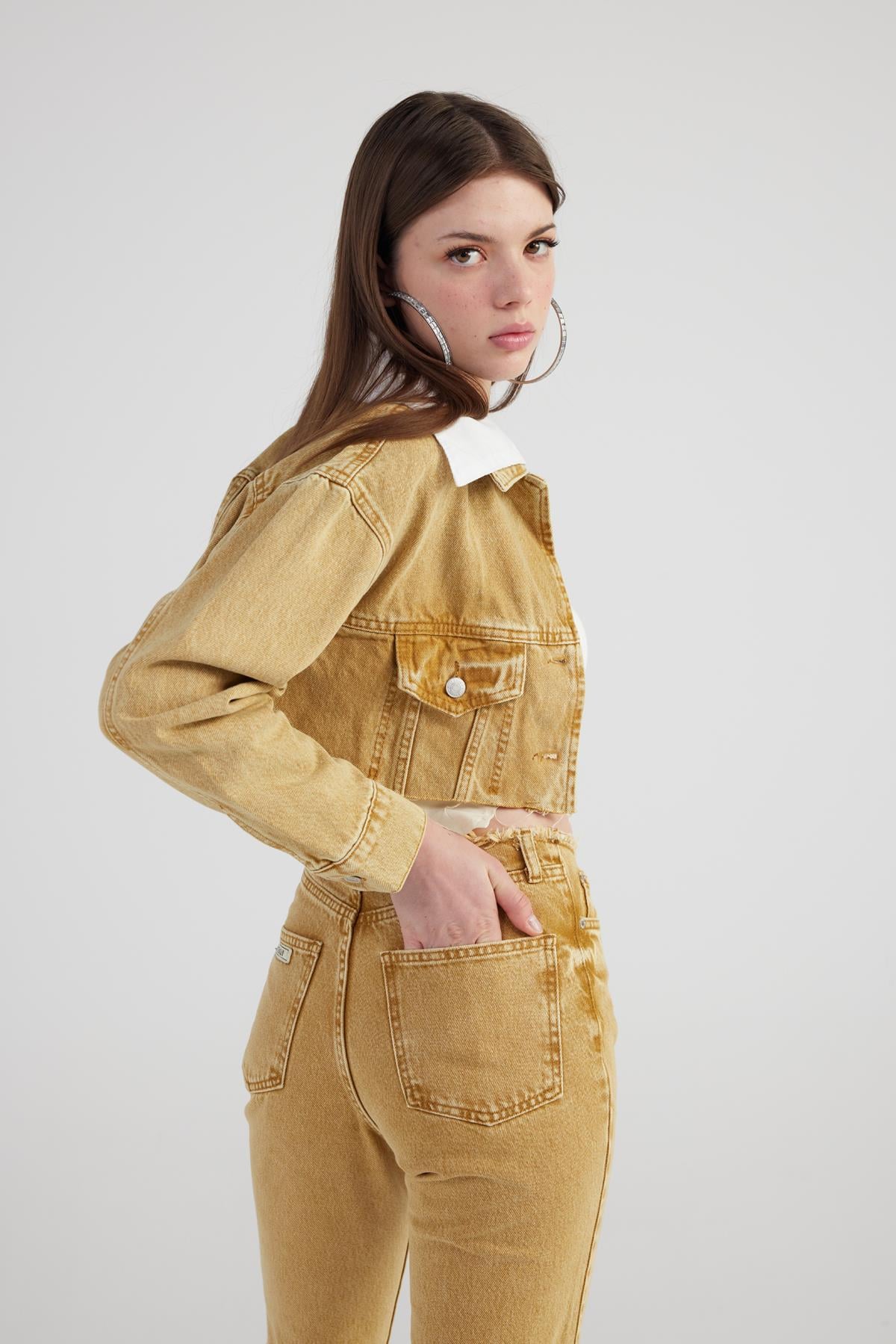 Image of Mermer Desenli Çıkarılabilir Yaka Detaylı Crop Kesim Cepli Rusted Jean Ceket Camel