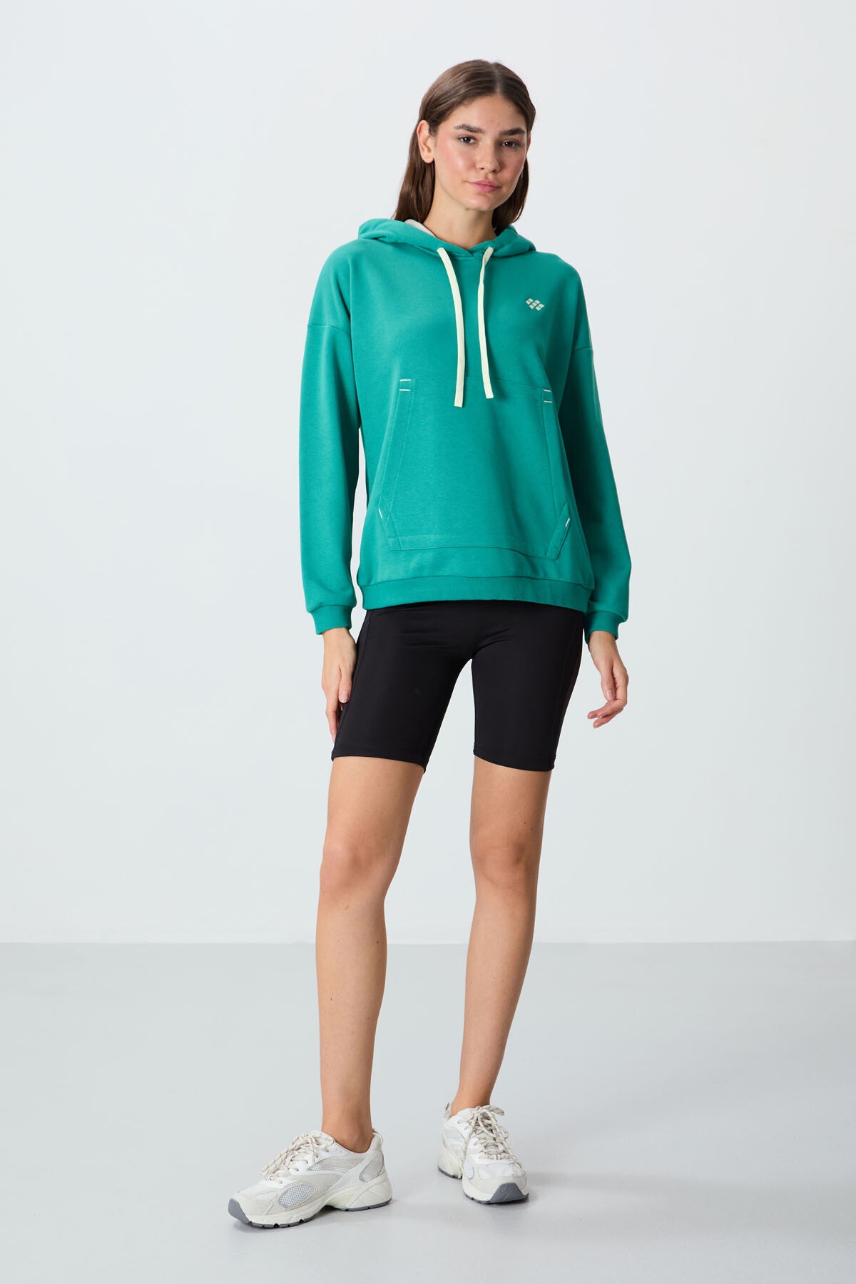 Image of Deniz Yeşili Kompakt Pamuklu Kalın Pürüzsüz Dokulu Kapüşonlu Oversize Fit Kadın Sweatshirt - 97291