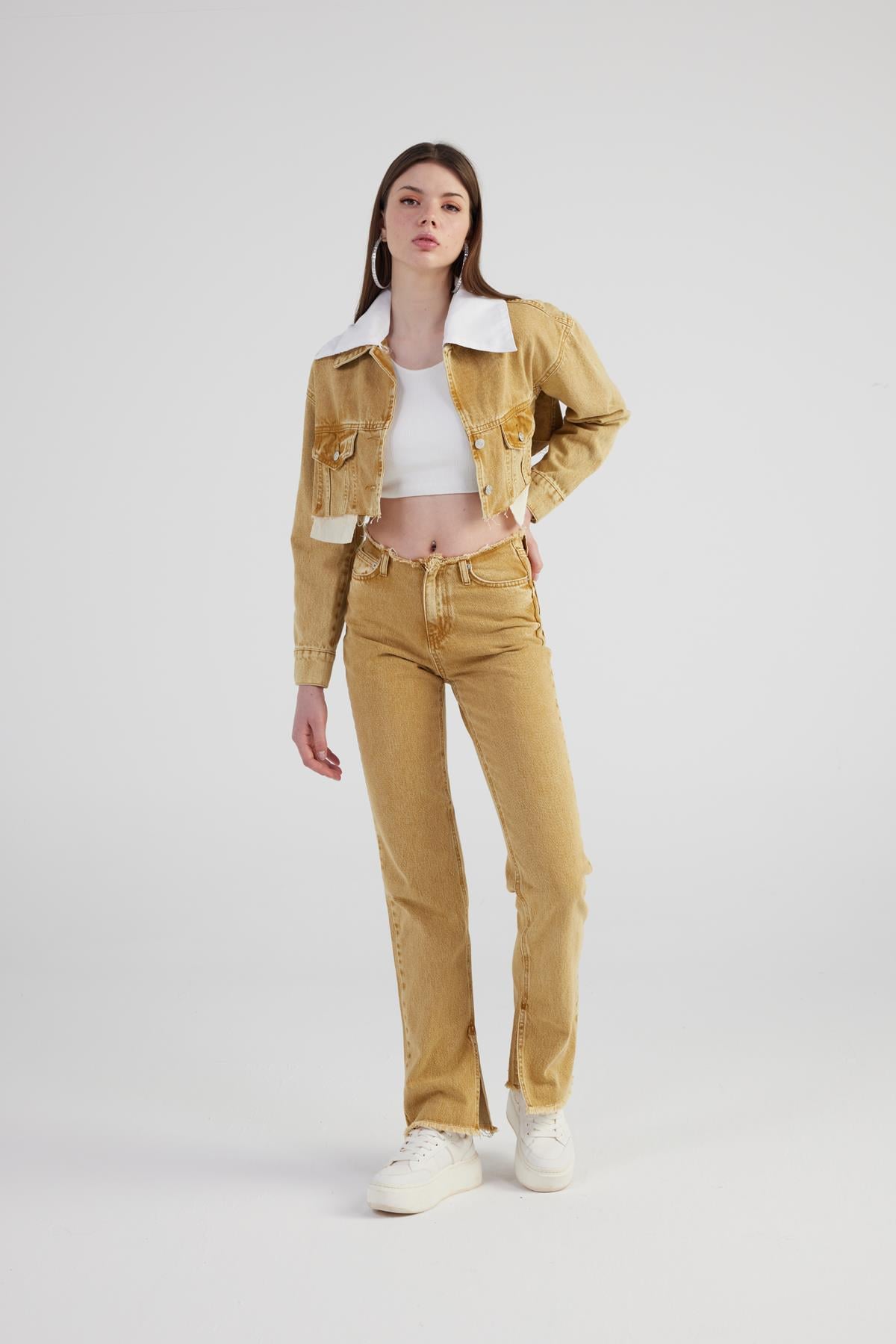 Image of Mermer Desenli Kırçıl Detaylı Straight Kesim Paça Yırtmaçlı Rusted Jean Pantolon Camel