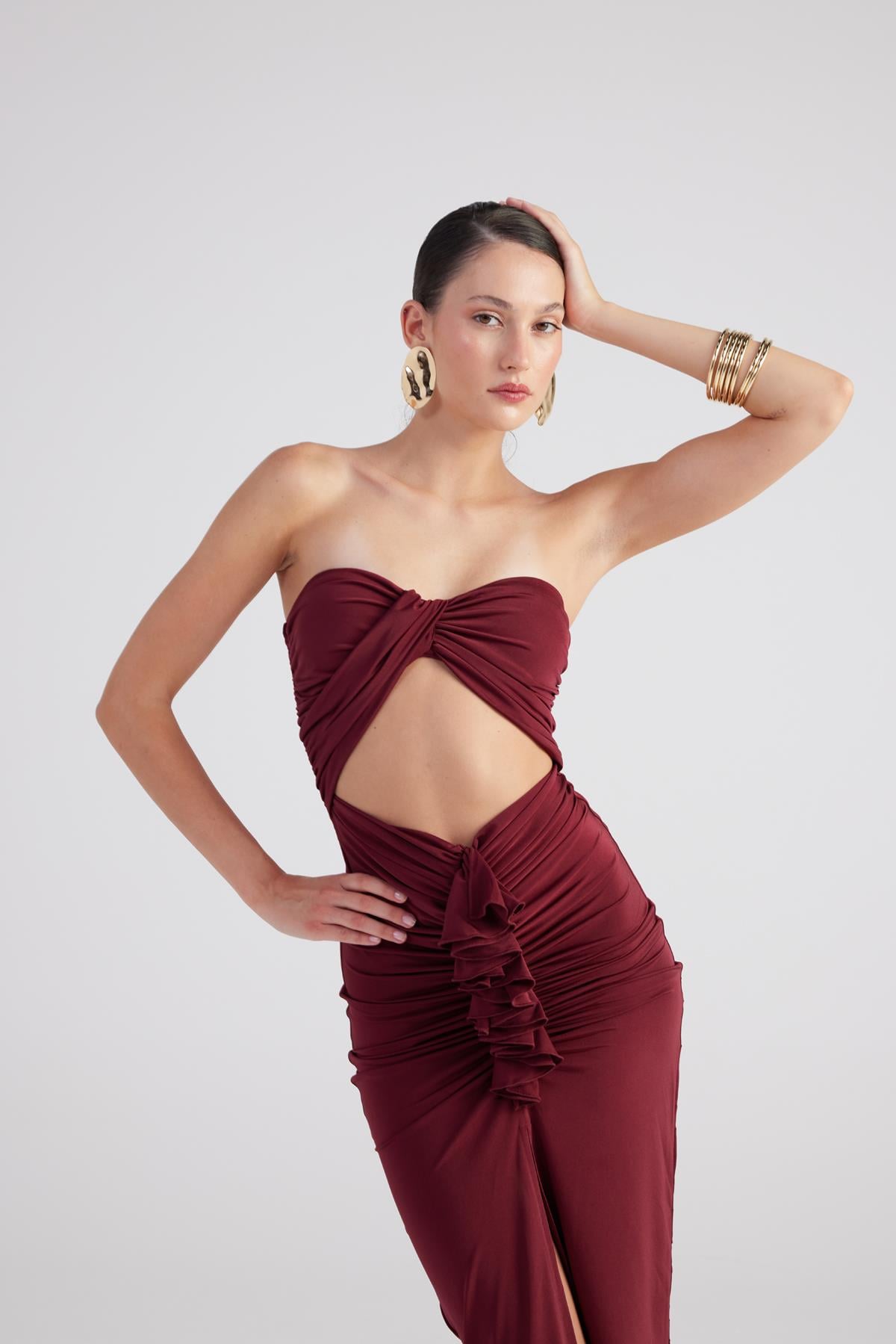Image of Büzgü Detaylı Straplez Yırtmaçlı Hailey Elbise Bordo