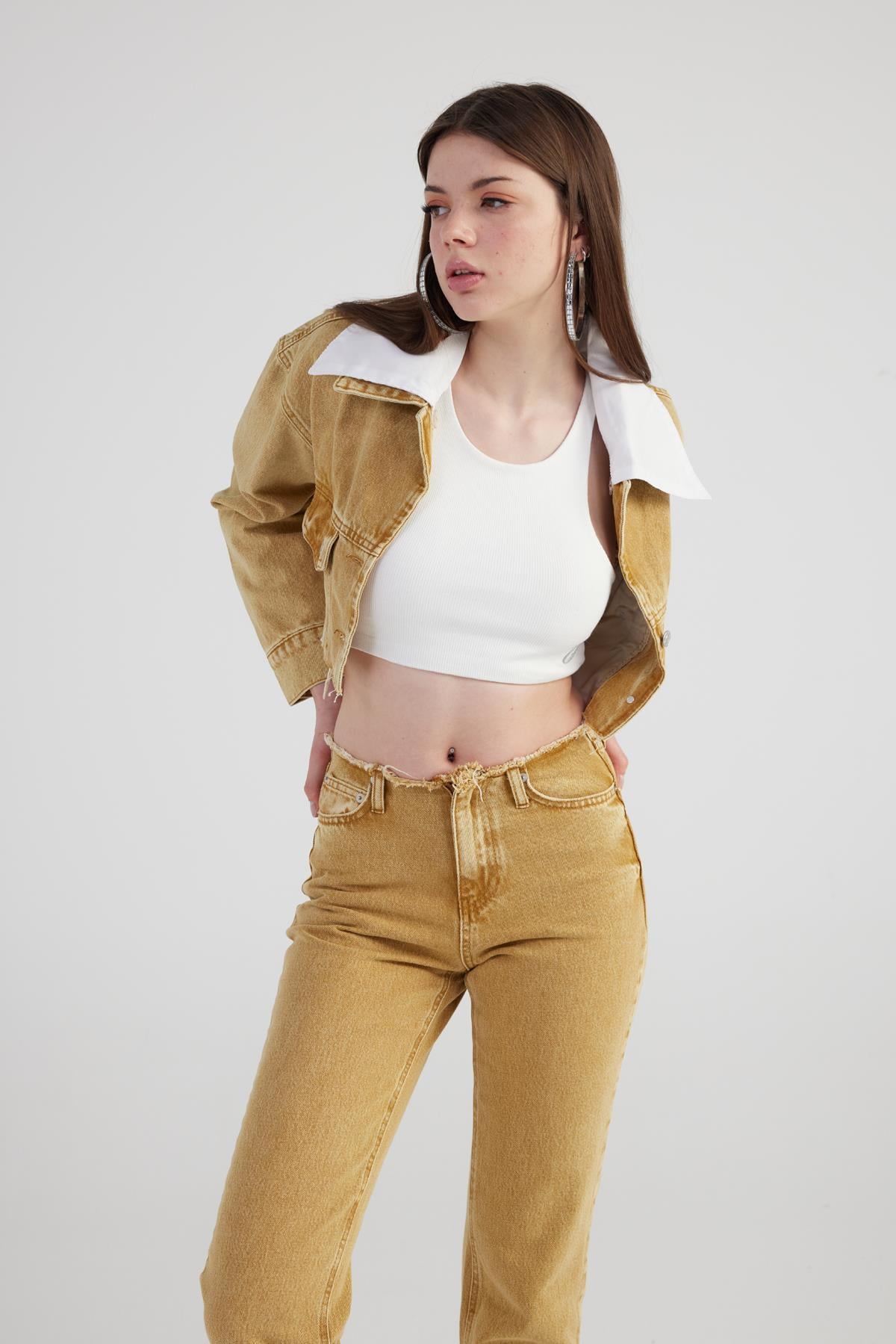 Image of Mermer Desenli Kırçıl Detaylı Straight Kesim Paça Yırtmaçlı Rusted Jean Pantolon Camel