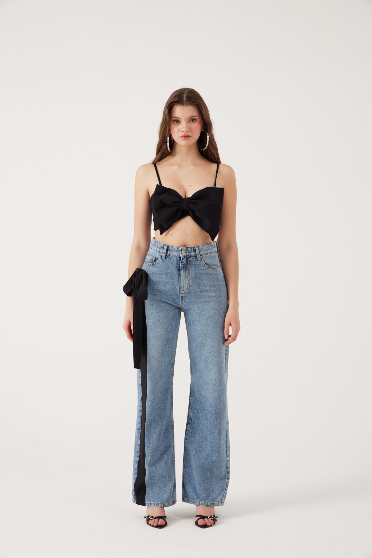 Image of Yüksek Bel Kurdele Detaylı Wide Leg Kyla Jean Pantolon Siyah