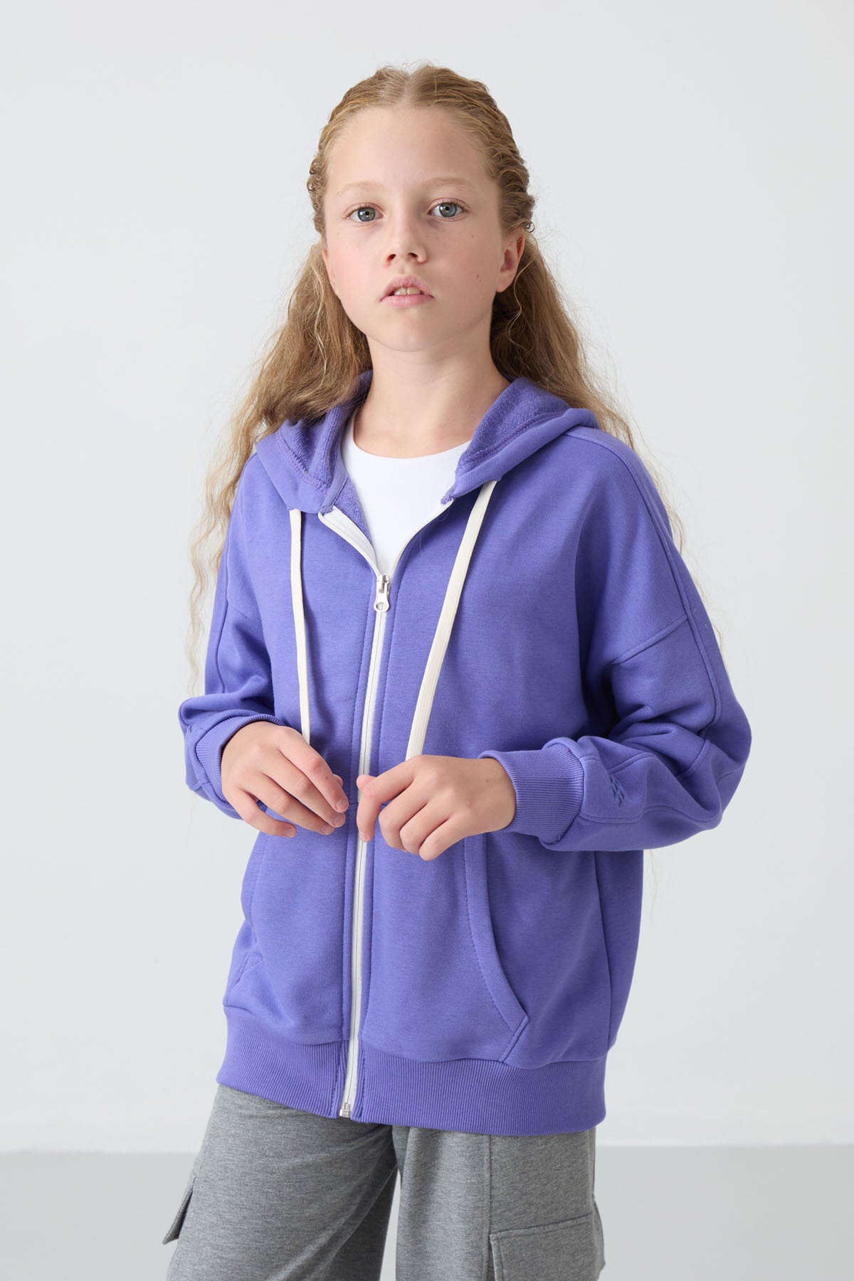 Image of Eflatun Pamuklu İçi Tüylü Yumuşak Dokulu Standart Fit Nakışlı Kız Çocuk Sweatshirt - 75149