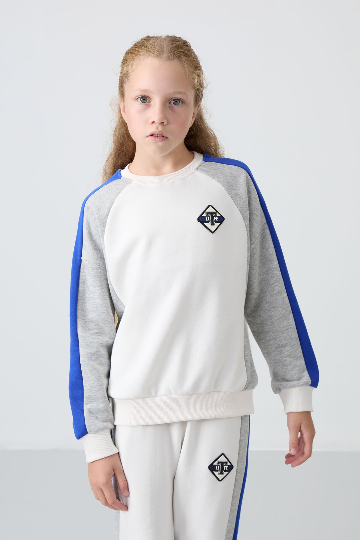 Image of Ekru O Yaka Geniş Paça Standart Fit Baskılı Kız Çocuk Eşofman Takım - 75165