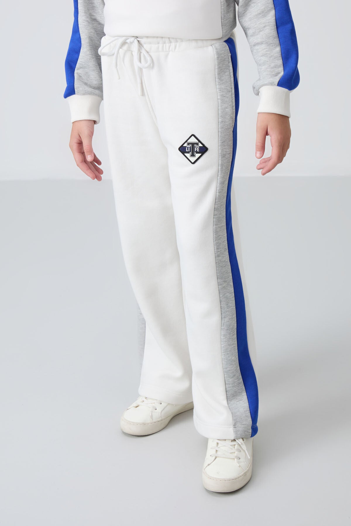 Image of Ekru O Yaka Geniş Paça Standart Fit Baskılı Kız Çocuk Eşofman Takım - 75165
