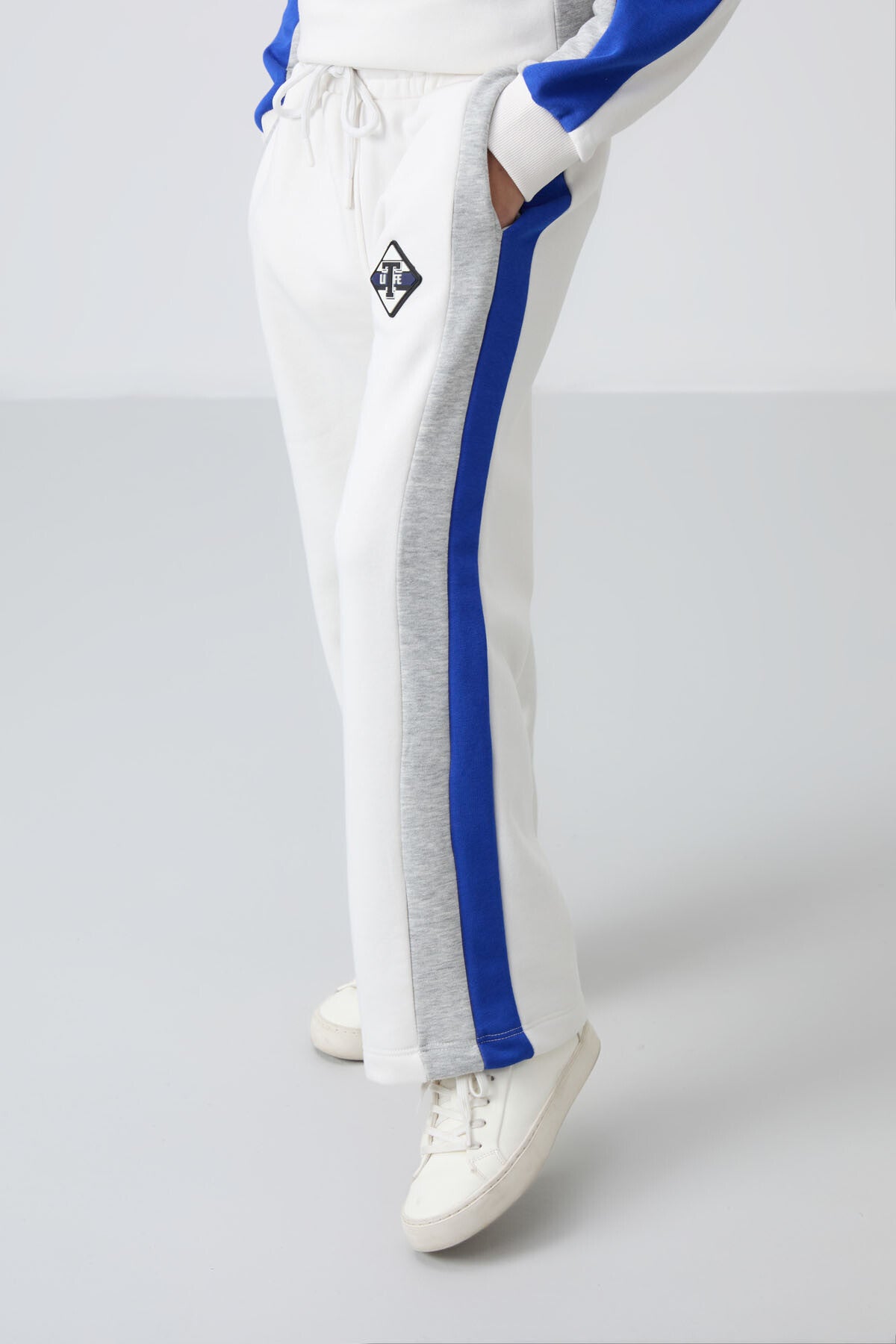 Image of Ekru O Yaka Geniş Paça Standart Fit Baskılı Kız Çocuk Eşofman Takım - 75165