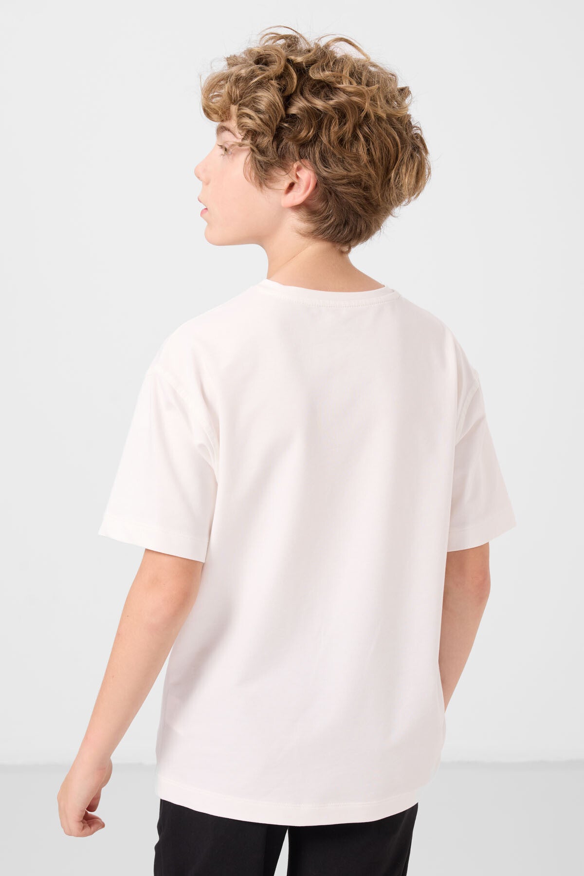 Image of Tricou simplu supradimensionat, alb-gălbui, cu textură moale, pentru băieți - 11297