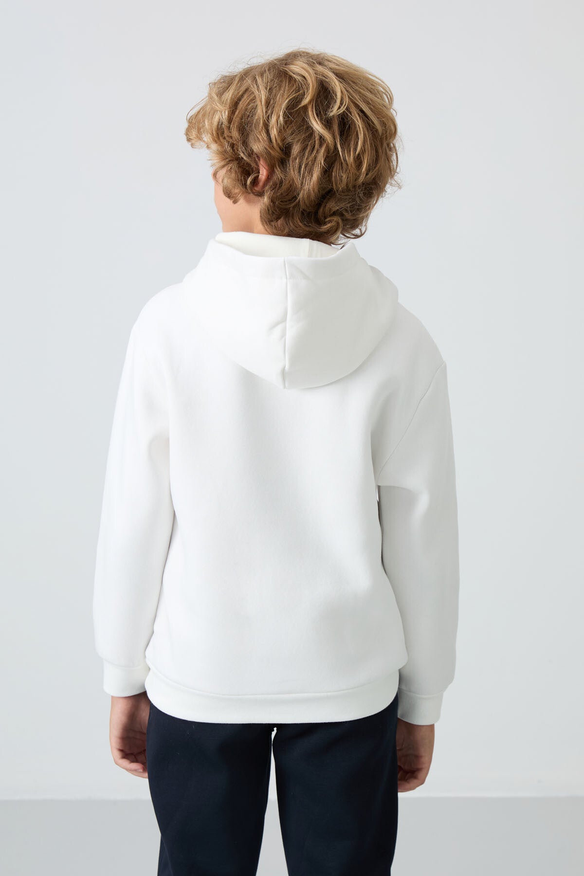 Image of Ekru Pamuklu Kalın İçi Tüylü Yumuşak Dokulu Standart Fit Baskılı Erkek Çocuk Sweatshirt - 11215