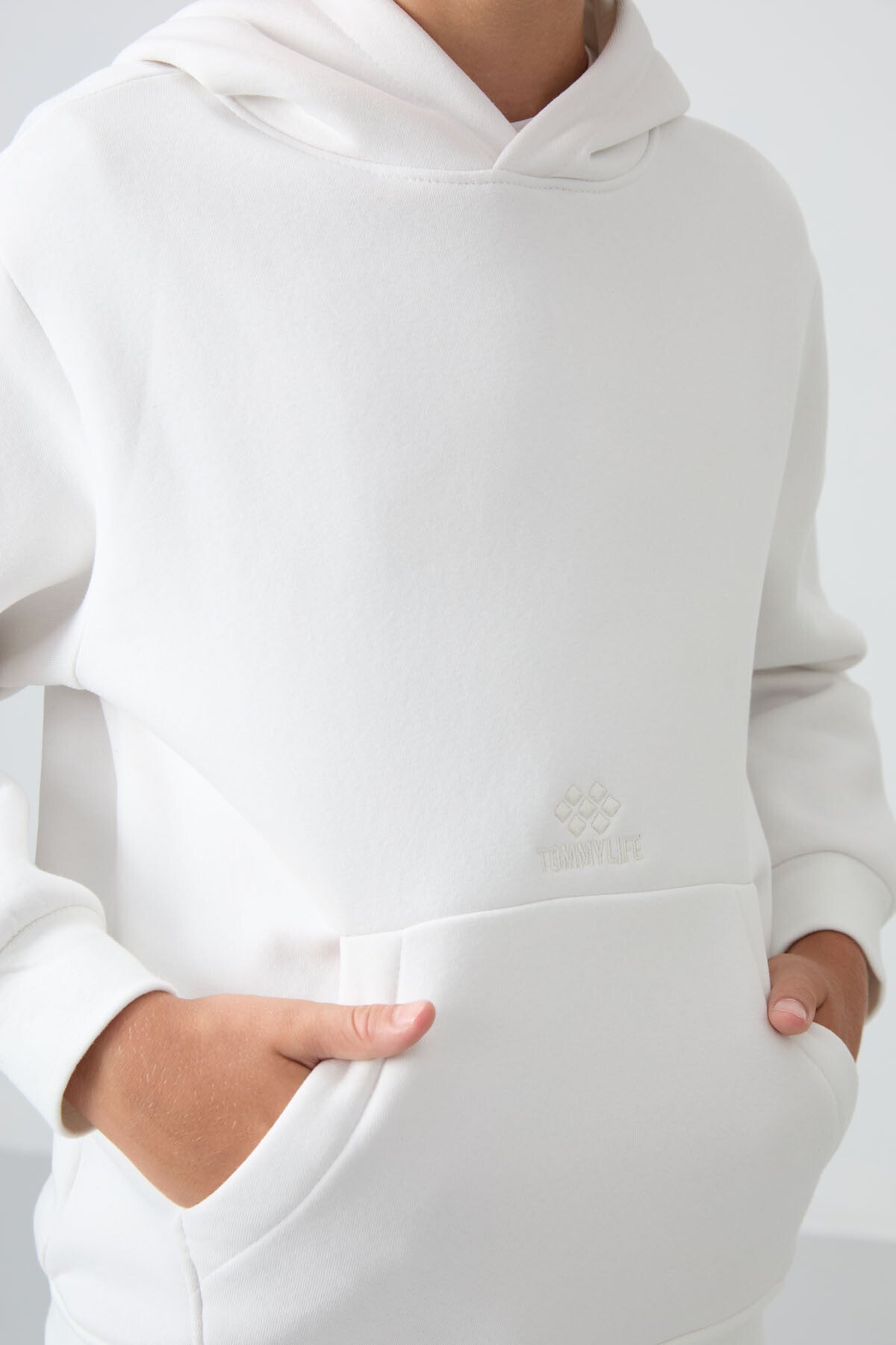 Image of Ekru Pamuklu Kalın İçi Tüylü Yumuşak Dokulu Standart Fit Baskılı Erkek Çocuk Sweatshirt - 11215