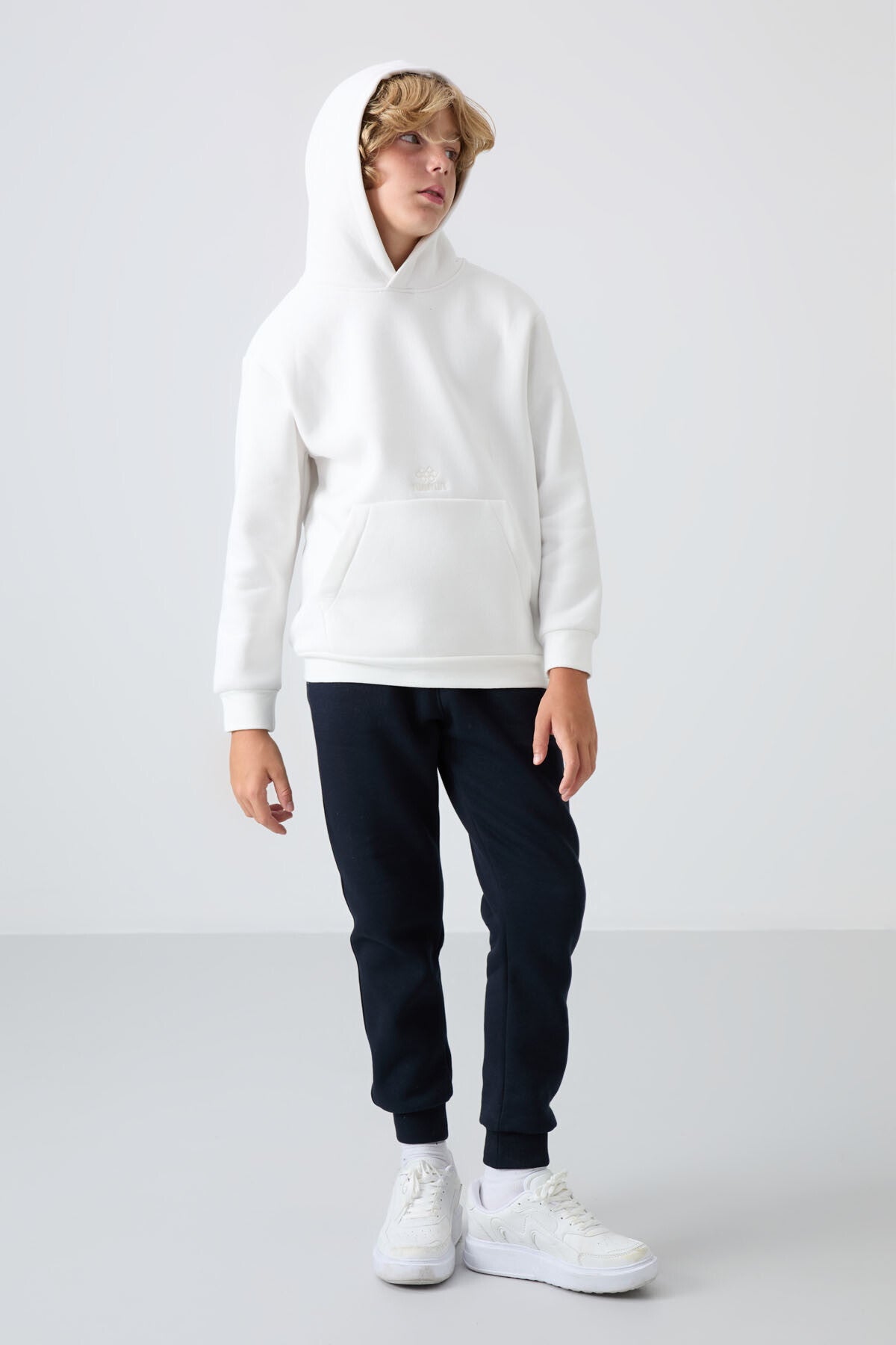 Image of Ekru Pamuklu Kalın İçi Tüylü Yumuşak Dokulu Standart Fit Baskılı Erkek Çocuk Sweatshirt - 11215