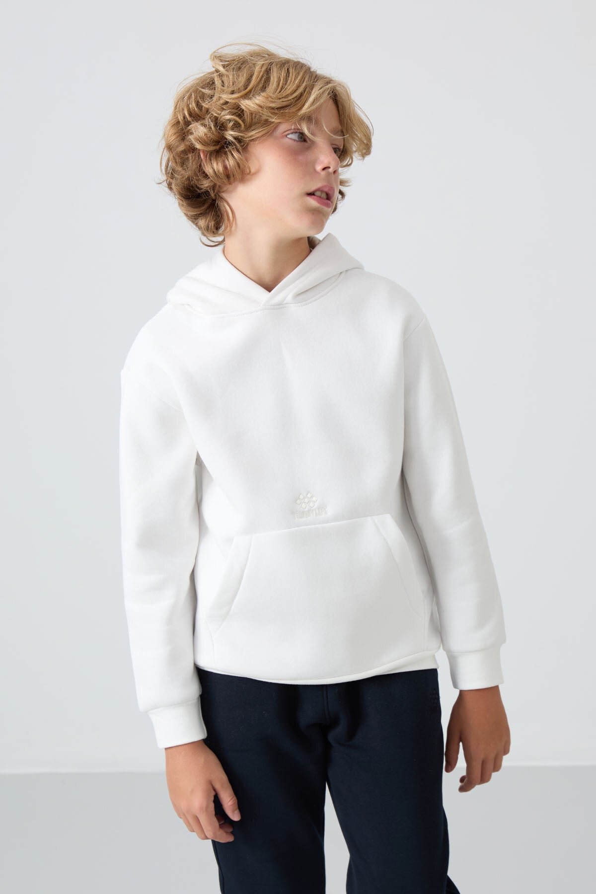 Image of Ekru Pamuklu Kalın İçi Tüylü Yumuşak Dokulu Standart Fit Baskılı Erkek Çocuk Sweatshirt - 11215