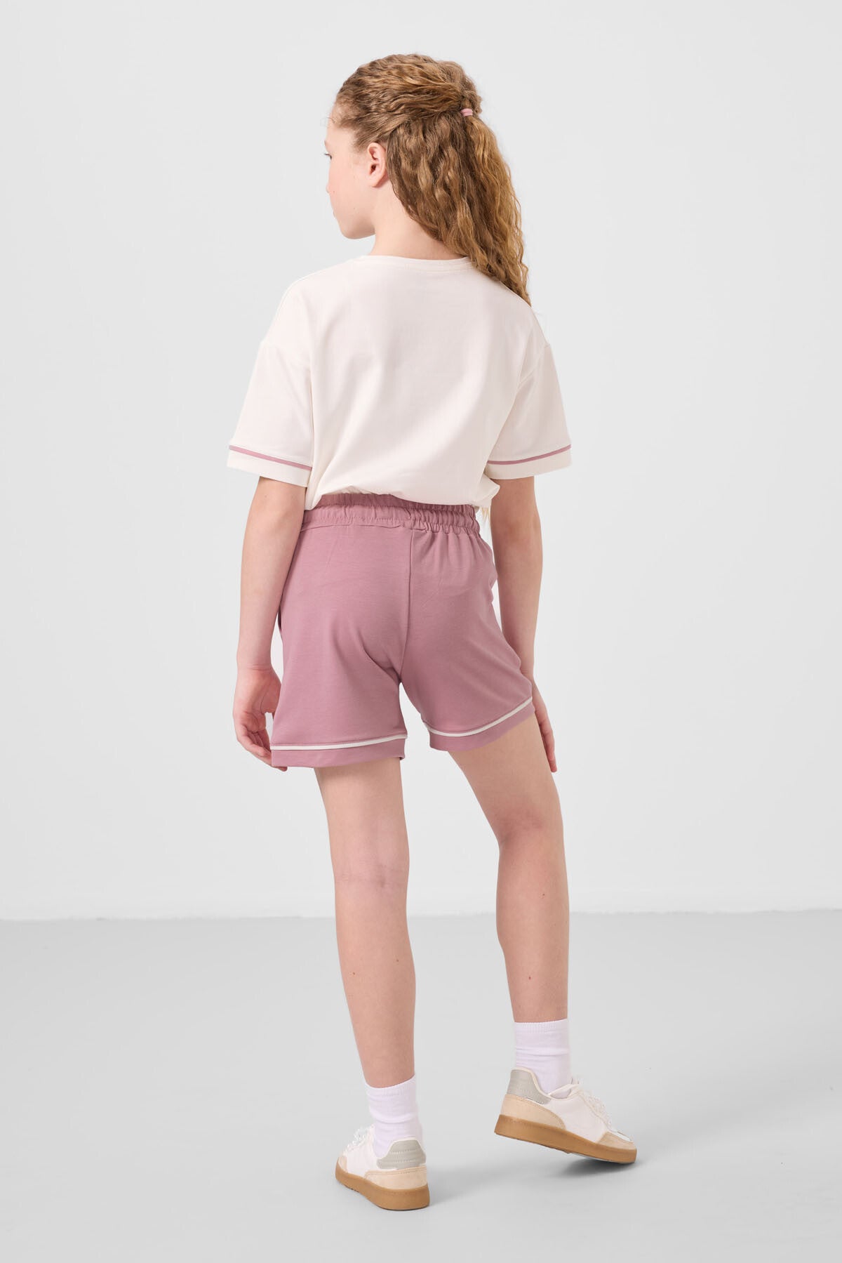 Image of Ekru-Gül Kurusu Pamuklu Yumuşak Dokulu Standart Fit Basic Kız Çocuk Şort Takım - 75183