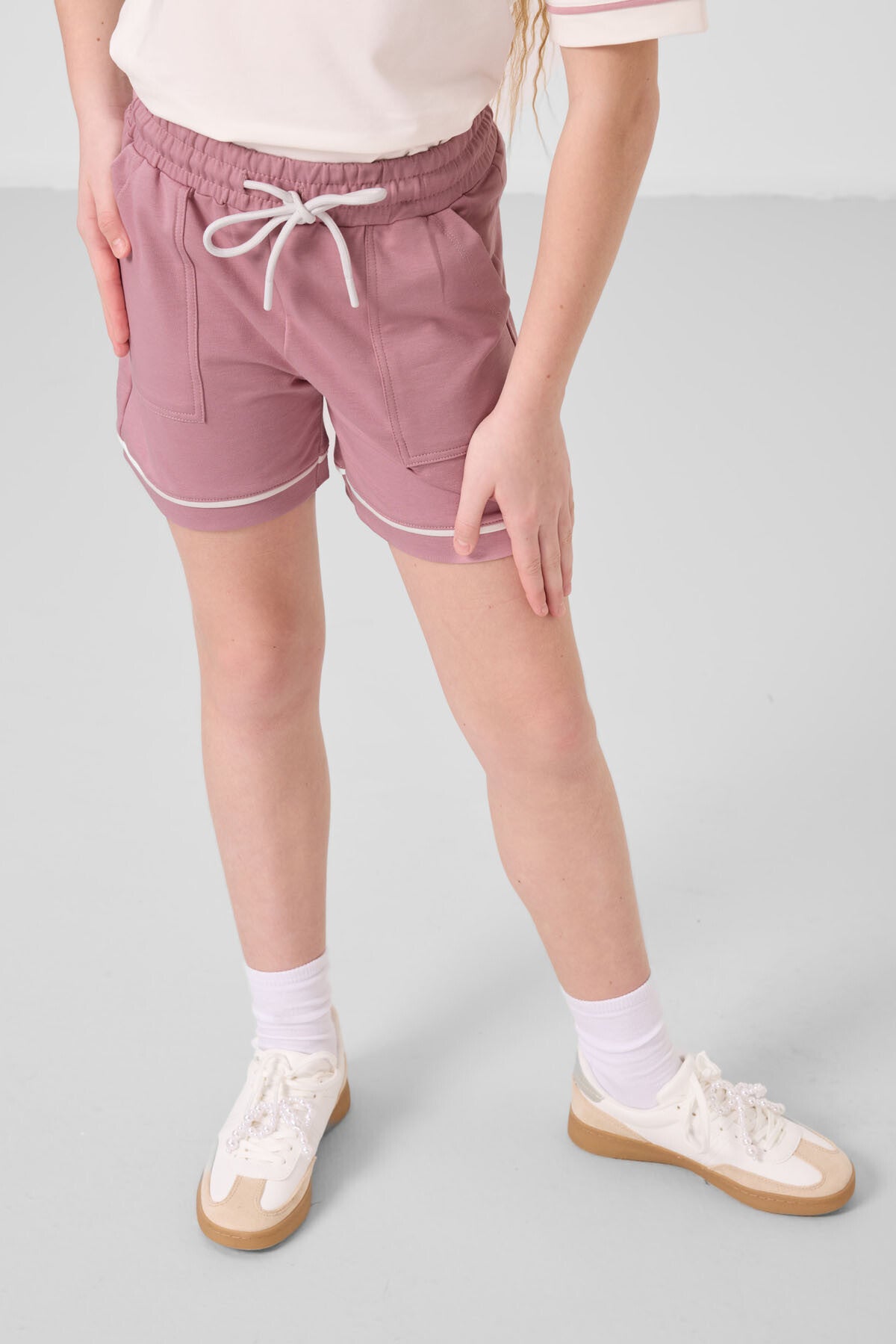 Image of Ekru-Gül Kurusu Pamuklu Yumuşak Dokulu Standart Fit Basic Kız Çocuk Şort Takım - 75183