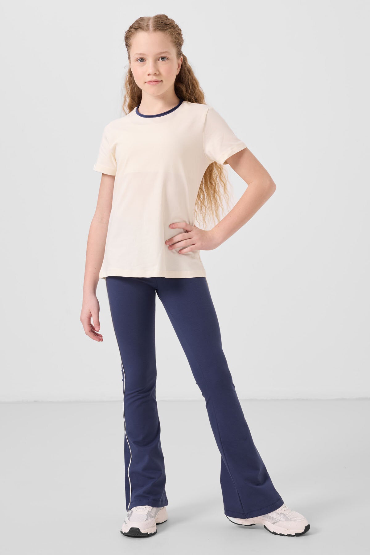 Image of Ekru-İndigo Pamuklu O Yaka Standart Fit Basic İspanyol Paça Kız Çocuk Tayt Takım - 75192