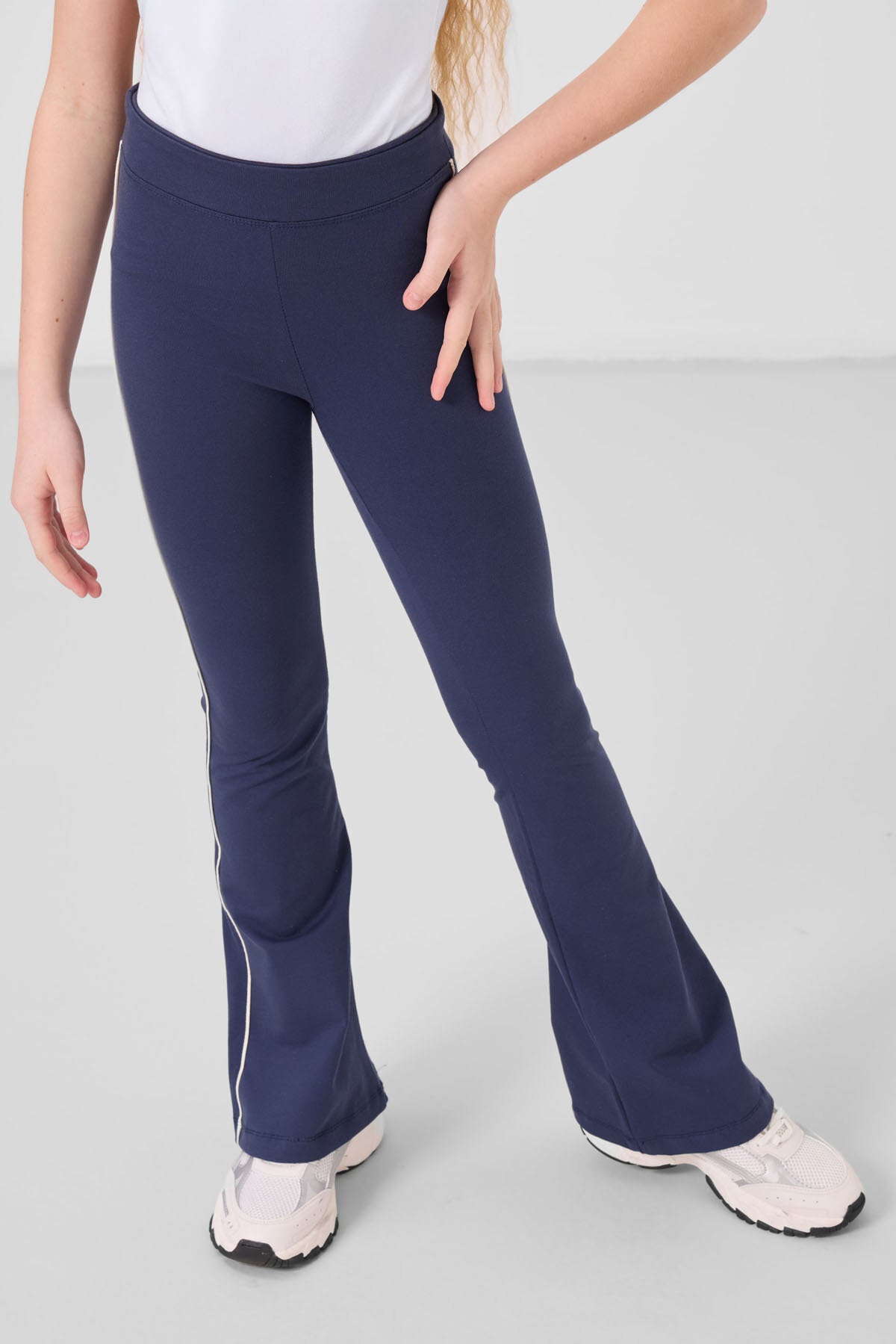 Image of Ekru-İndigo Pamuklu O Yaka Standart Fit Basic İspanyol Paça Kız Çocuk Tayt Takım - 75192