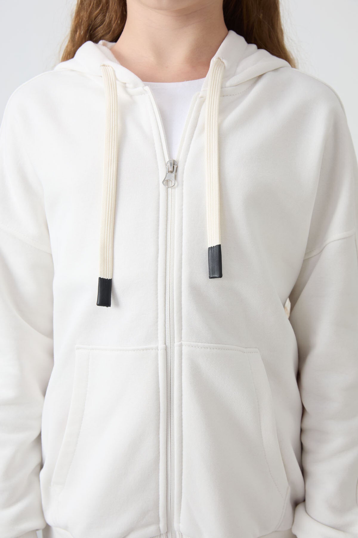 Image of Ekru Pamuklu İçi Tüylü Yumuşak Dokulu Standart Fit Nakışlı Kız Çocuk Sweatshirt - 75149