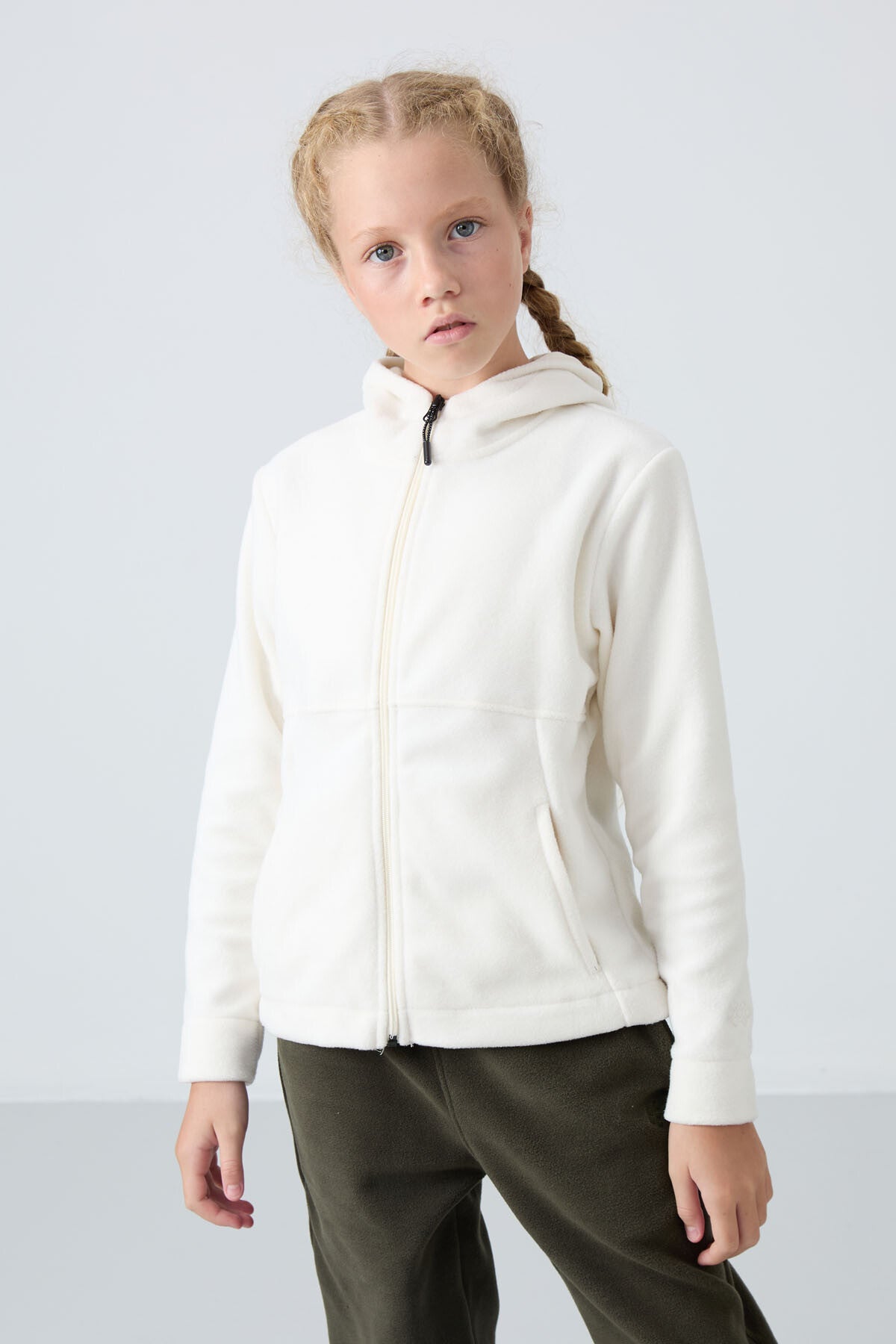 Image of Ekru Kalın Yumuşak Dokulu Standart Fit Nakışlı Polar Kız Çocuk Sweatshirt - 75152