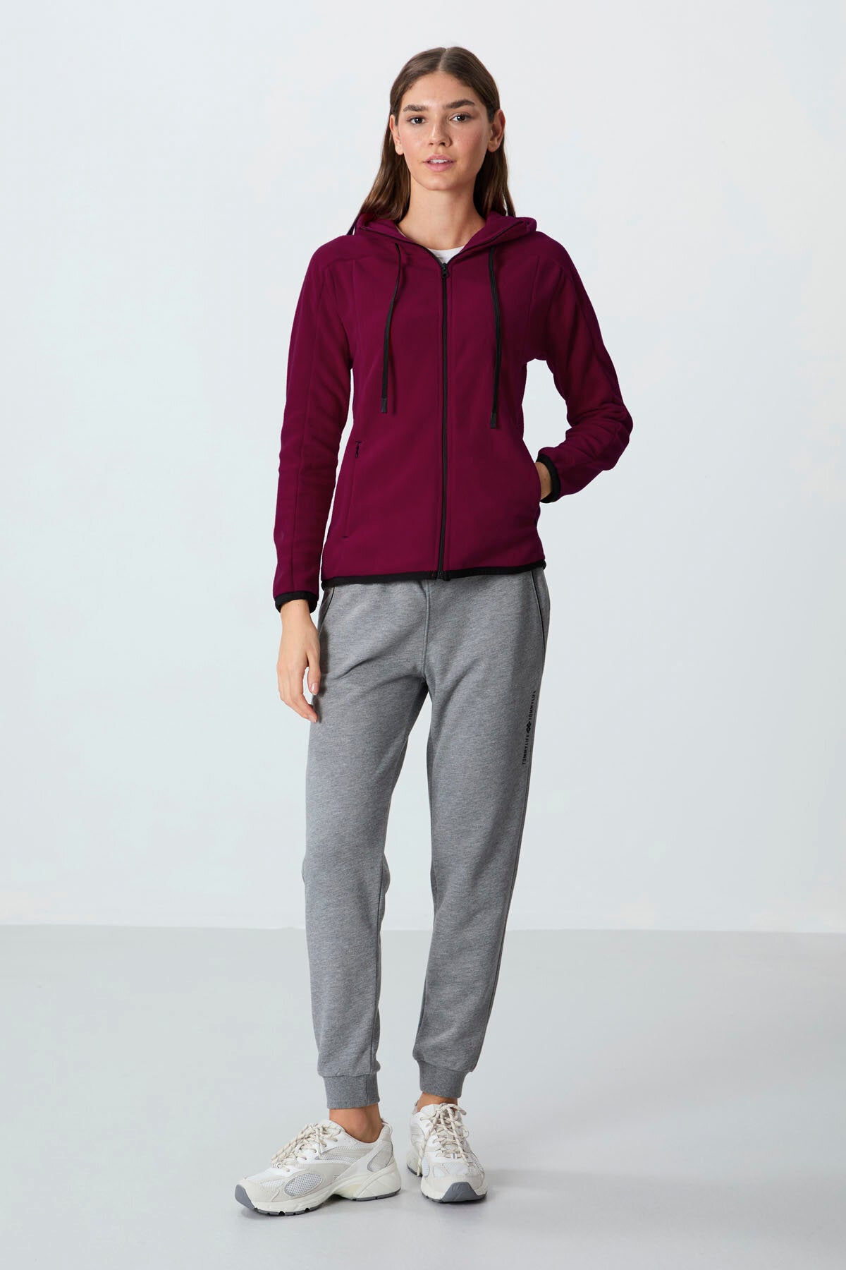 Image of Erguvan Kalın Yumuşak Dokulu Kapüşonlu Standart Fit Nakışlı Polar Kadın Sweatshirt -97287