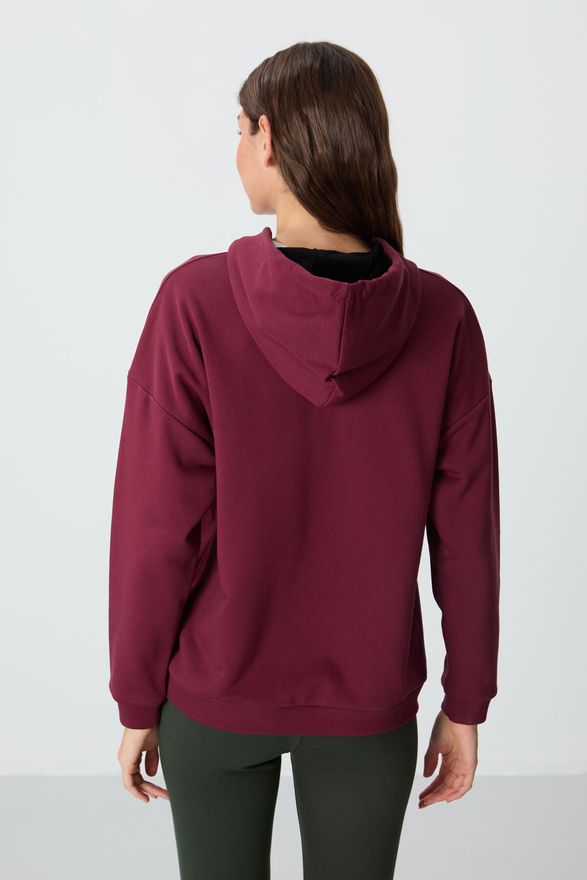 Image of Erguvan Kompakt Pamuklu Kalın Pürüzsüz Dokulu Kapüşonlu Oversize Fit Kadın Sweatshirt - 97291