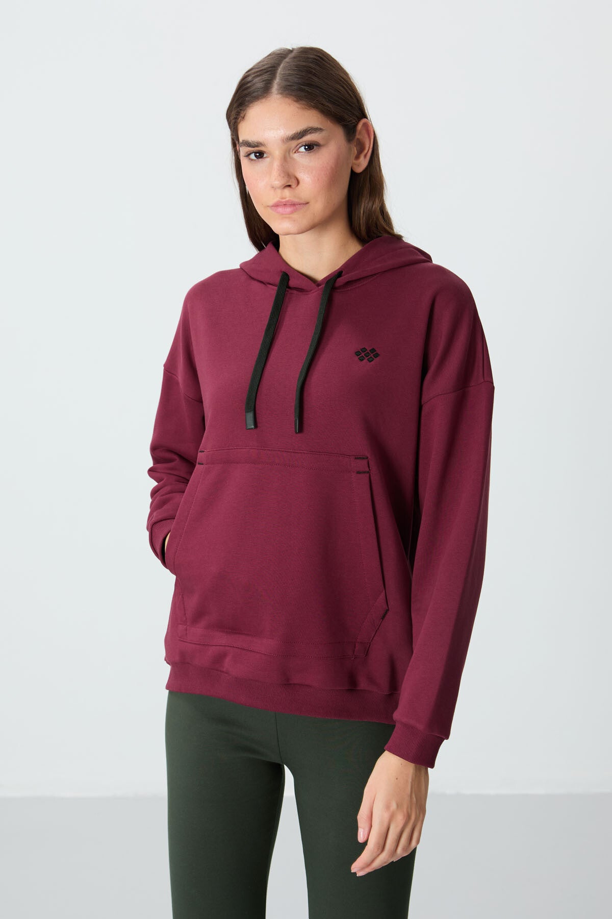 Image of Erguvan Kompakt Pamuklu Kalın Pürüzsüz Dokulu Kapüşonlu Oversize Fit Kadın Sweatshirt - 97291